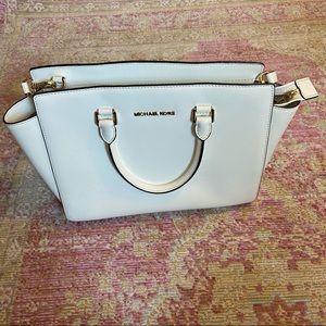 Large Michael Kors bag 🤍